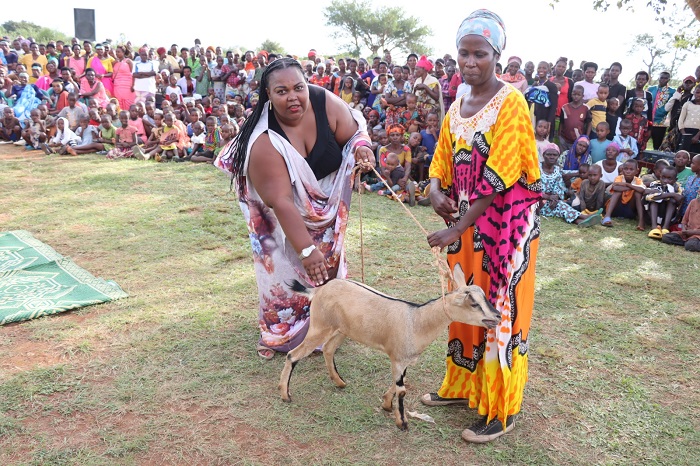 Hanatanzwe ihene ku bagore ndetse n'abagabo mu rwego rwo kubafasha kwiteza imbere