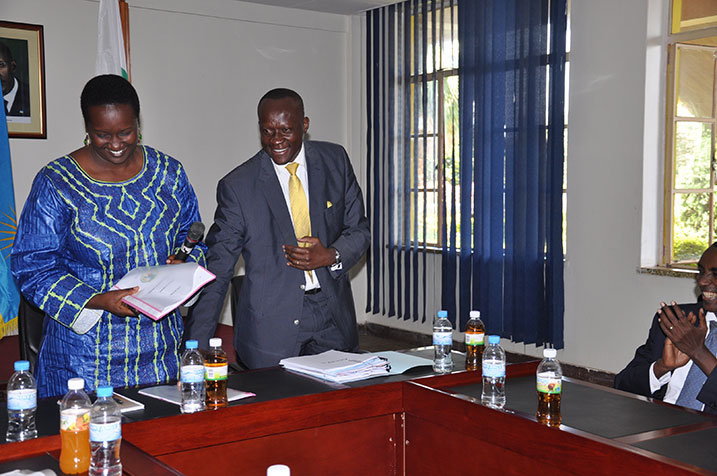 L-R:Minisitiri Uwacu na Amb. Joseph Habineza asimbuye.