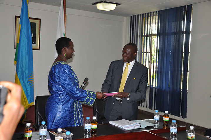 Amb. Habineza ahereza ububasha Minisitiri Uwacu wamusimbuye.