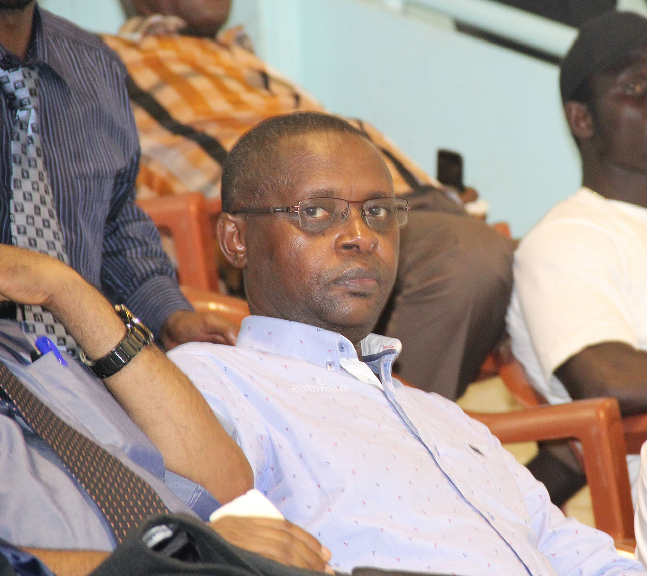 Ambasaderi w'u Rwanda muri Senegal akurikirana umukino