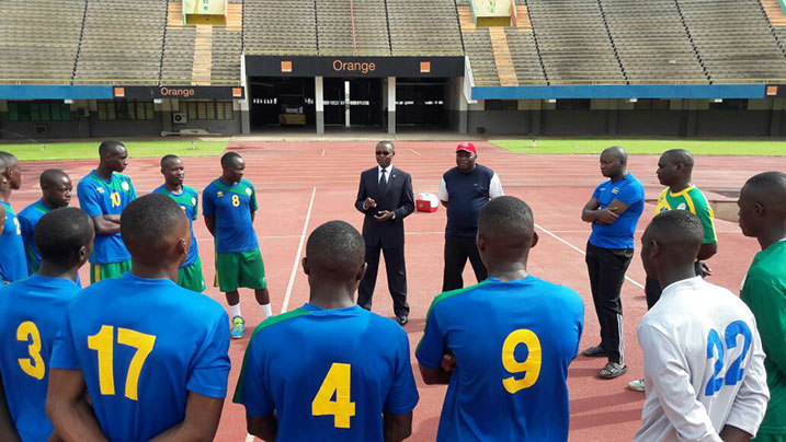 Ambasaderi Harebamungu Mathias ku myitozo yoroheje yabereye kuri Stade yitiriwe Leopord Sedar Senghor