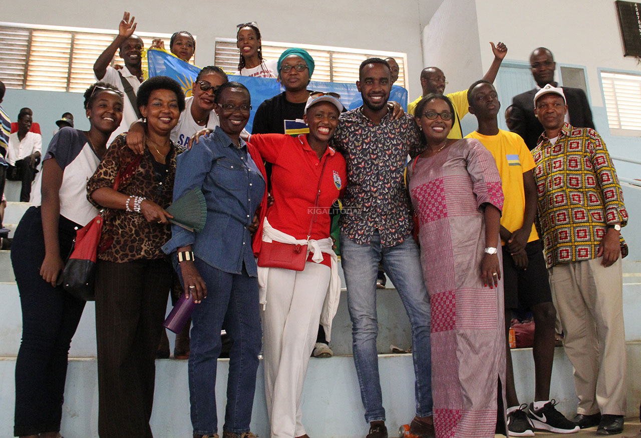 Abanyarwanda batuye muri Senegal bari baje gufana ikipe yabo