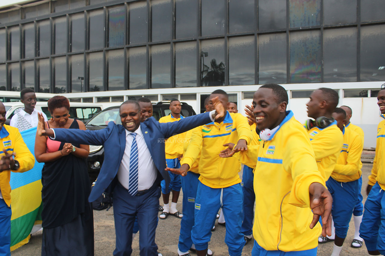 Ambasaderi nawe yifatanya n'abandi mu kuwuceka