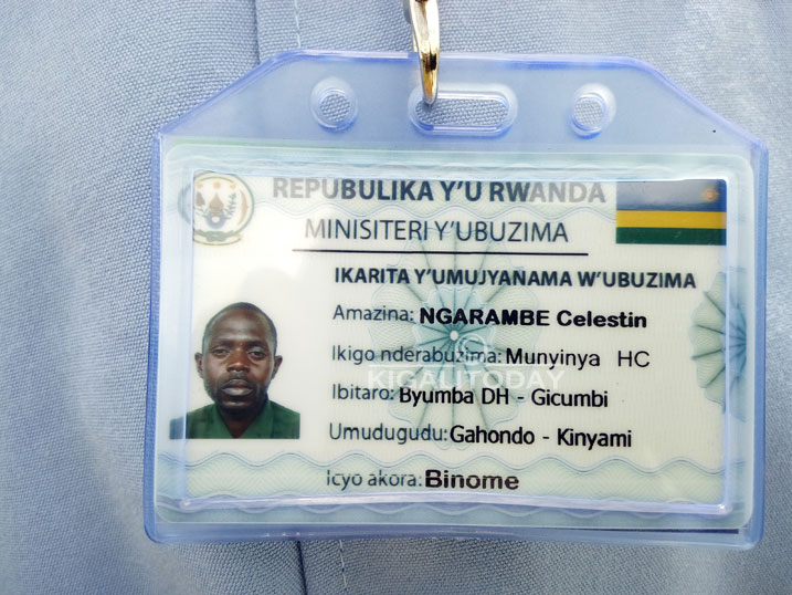 Ikarita y'akazi y'umujyanama w'ubuzima ngo izamufasha kunoza umurimo we