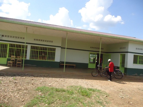 Inzu ikoreramo ikaragiro rigezweho ariko bamwe mu baturage ntibaryitabira.