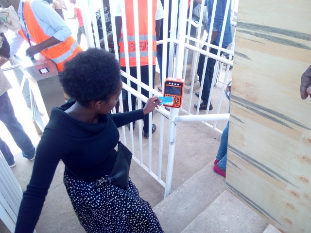  Ikarita ibanza gukozwa ku cyuma kimenyerewe muri bus kigakuraho amafaranga 500