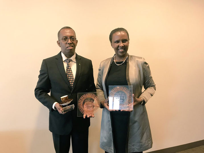 Ambasaderi Rugwabiza niwe wakiriye ibihembo by