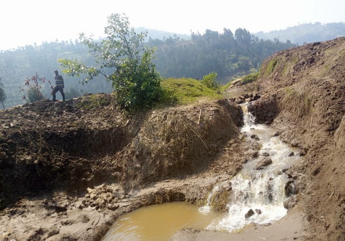 Iki ni kimwe mu bibare byazibijwe n'amazi yisuka muri iki kibaya