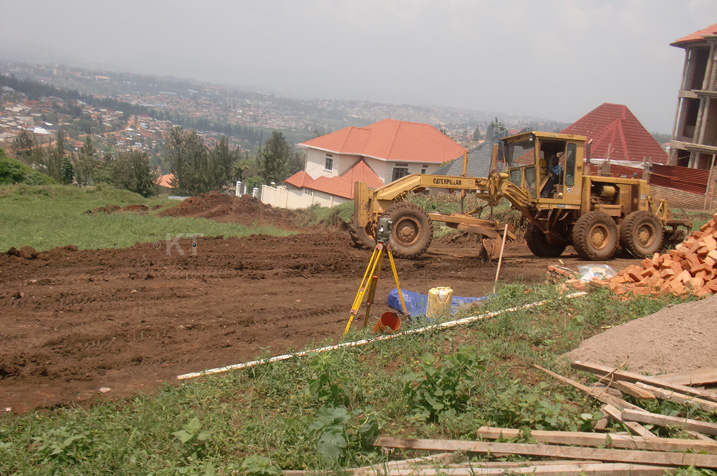 Ikibanza kizubakwamo Umurenge wa Kimironko cyatangiye gusizwa
