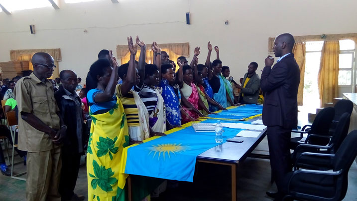 Imwe mu miryango yasezeranye ikaba ntaho igaragara mu bitabo by