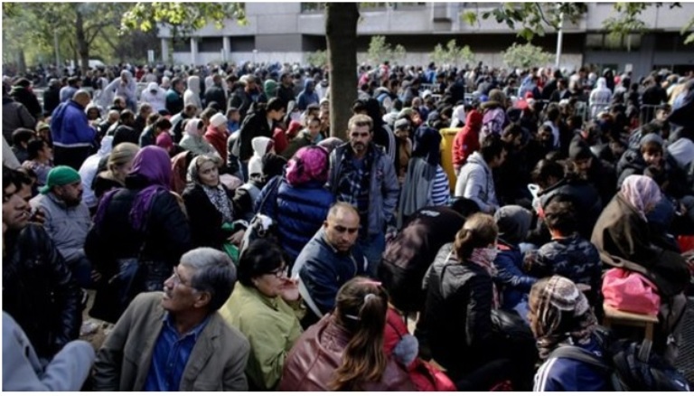 Ikibazo cy'abimukira cyatumye Angela Merkel agabanyirizwa icyizere 