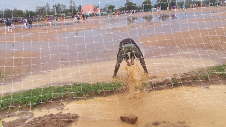 Ikibuga cya Sunrise cyahagaritswe kubera ko iyo imvura iguye cyuzuramo amazi