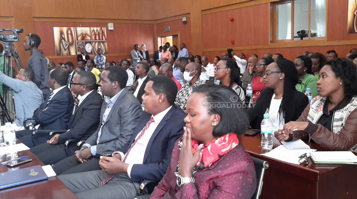 Minisitiri Munyeshyaka yabitangarije mu kiganiro n'abanyamakuru.