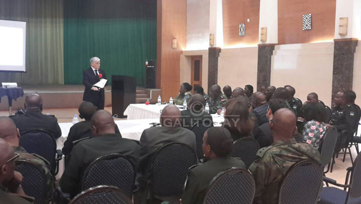 Gen Romeo Dallaire arasaba ingabo gushaka uburyo bwo gukumira intambara zitaraba