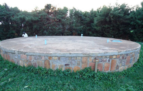 Ikigega cyagenewe kwakira amazi ava ku kiyaga cya Mugesera ngo nta mazi yakigezemo.