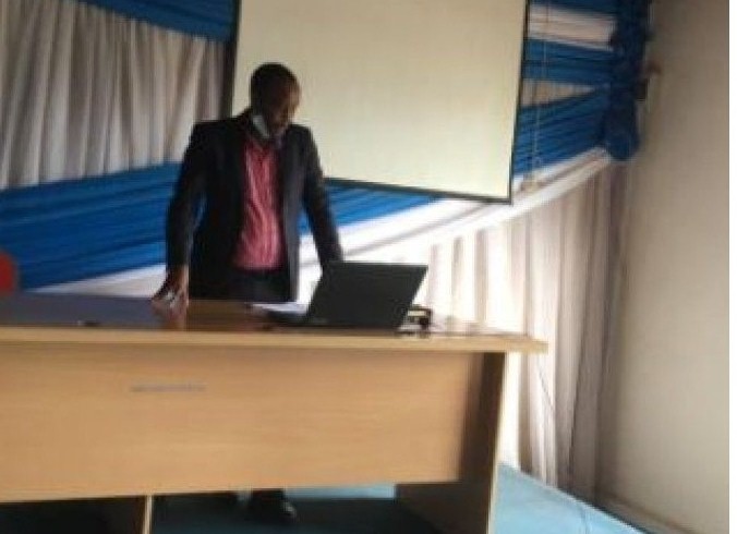 Turyahebwa Robert wayoboye inama y'ikimina ku ya 23 Gashyantare 2021, inama yaranzwe no kutumvikana