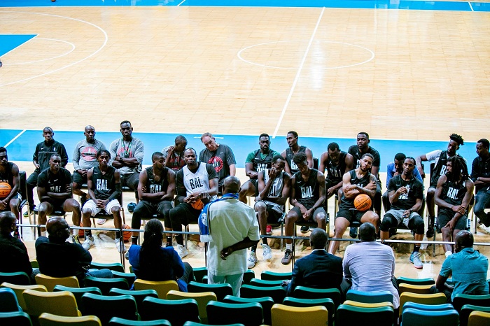 Abakinnyi ba REG BBC bateze amatwi Amb. Abdul Karim Harerimana wari waje na we kubasura