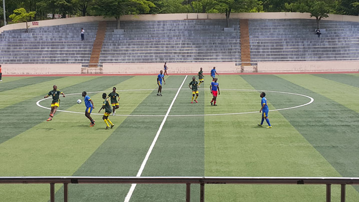 Ikipe igizwe n'abakinnyi baturuka cyangwa biga muri za kaminuza zo mu Majyepfo ya Koreya y'Epfo yahatanye n'iyaturutse mu Majyaruguru.