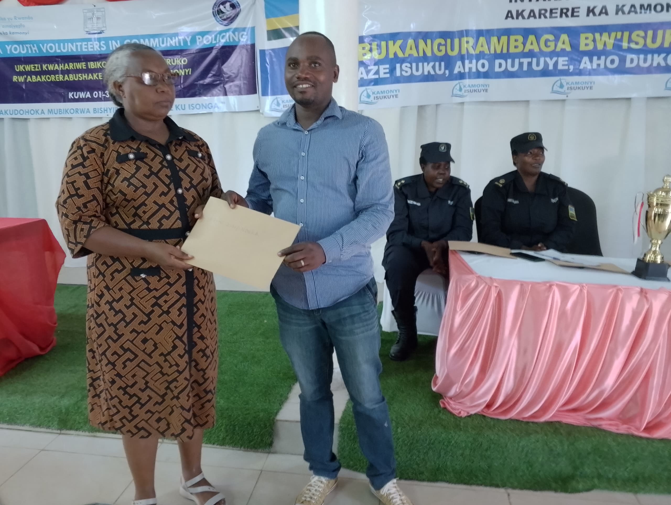 Ikipe y'imboni z'impinduka yahawe ibihumbi 300frw