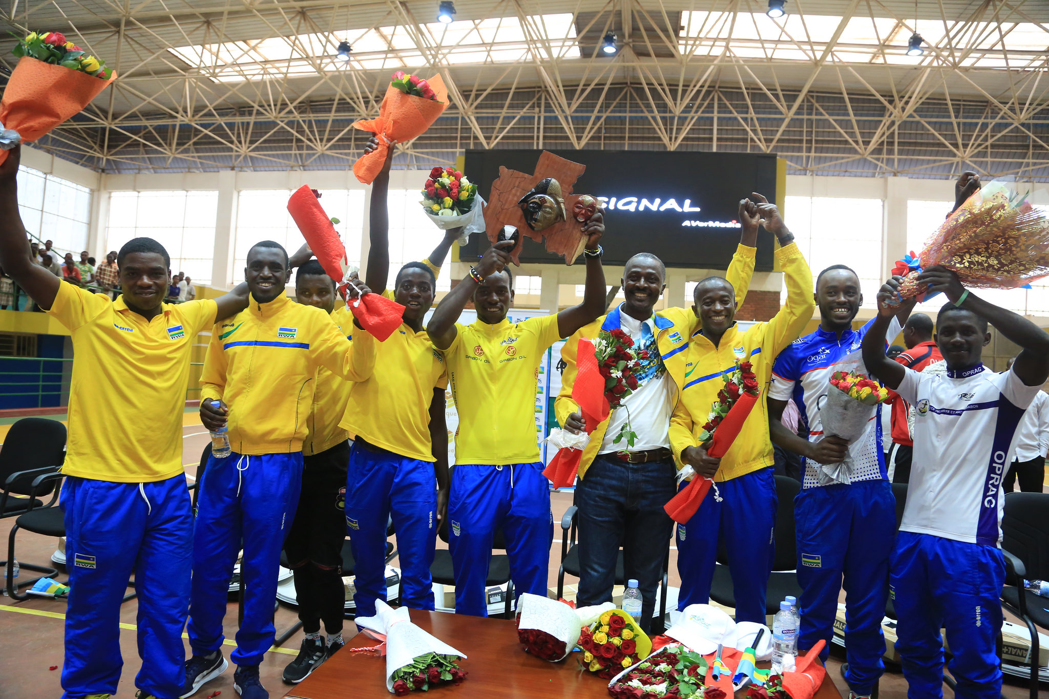 Ikipe y'u rwanda yakiriwe nk'intwari nyuma yo kwegukana La Tropicale iheruka