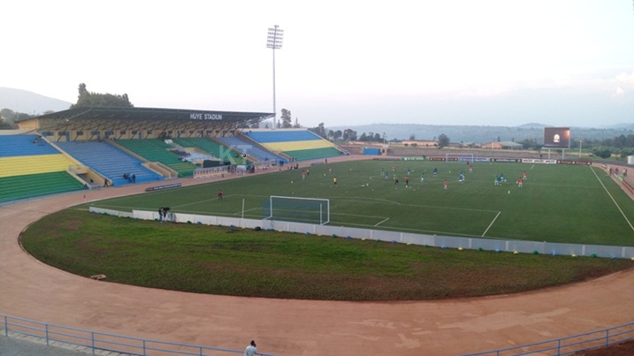 Ikipe ya Angola mu myitozo kuri Stade Huye, ku mugoroba wa 16 Mutarama 2016.