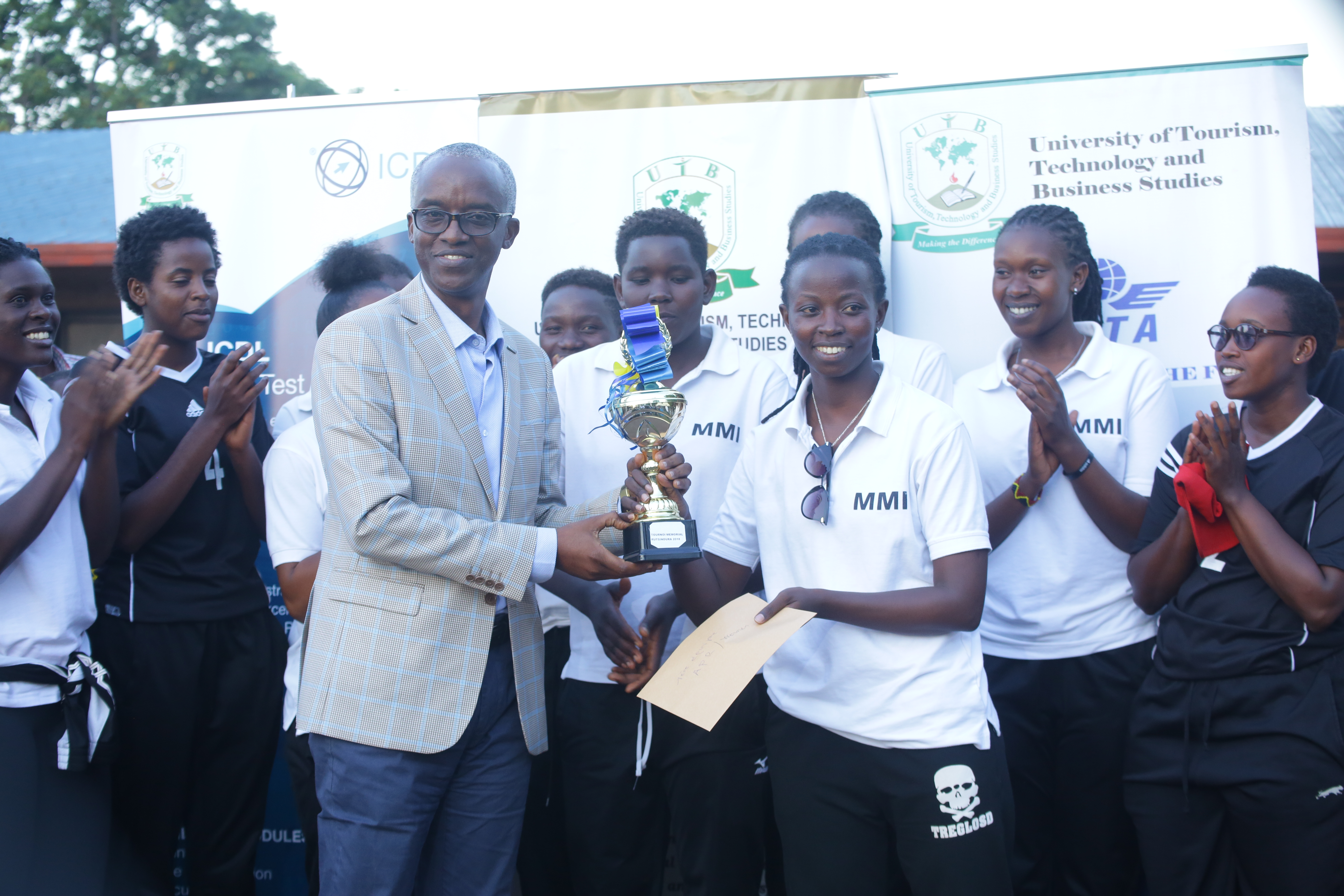 Ikipe ya APR y'abagore yegukanye Memorial Rutsindura