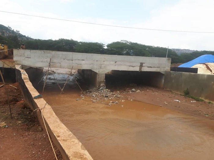 Bifuza ko ikiraro cyo kuri ruhurura ya Mpazi cyarangira bagakira umubyigano w