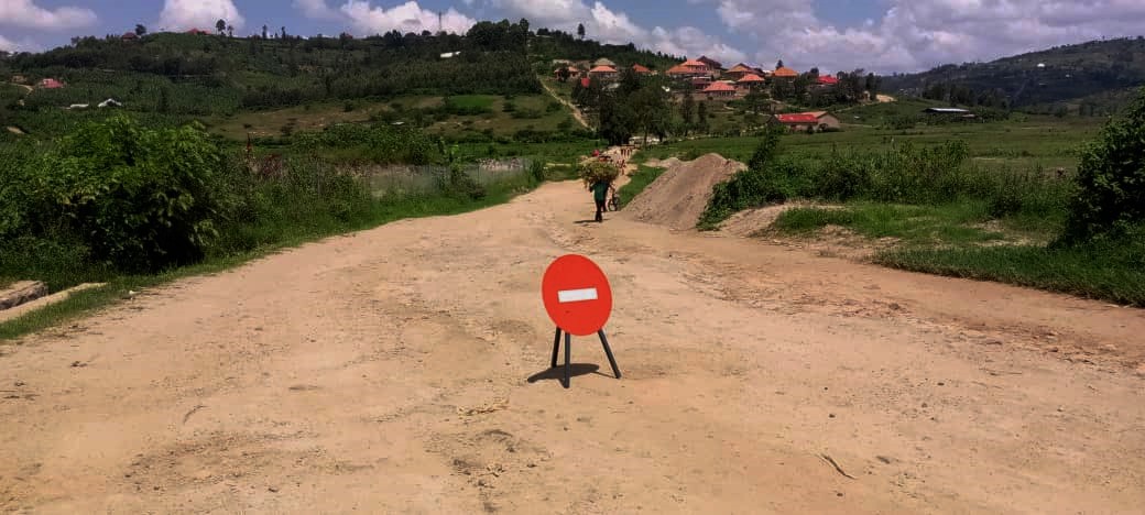 Icyapa kibuza imodoka kwambuka zerecyeza ku Rugarika