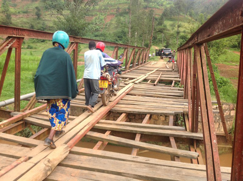 Mbere na moto barayisunikaga.