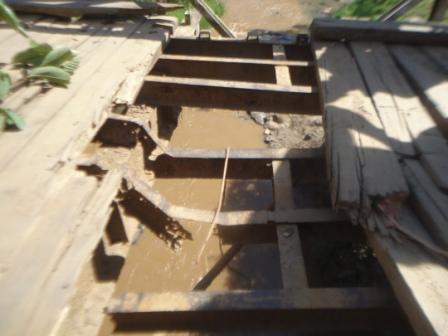 Ikiraro cyacitse tariki 04/03/2013 ariko ibinyabiziga bikomeza kukinyuraho.