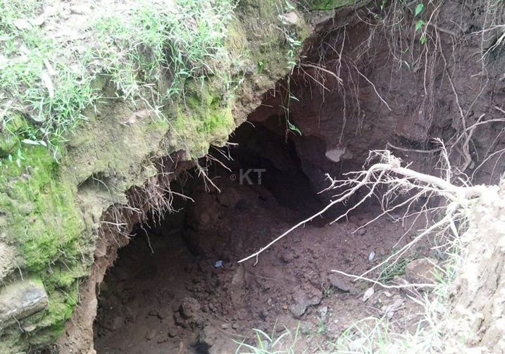 Ikirombe cyagwiriye abashaka umucanga.