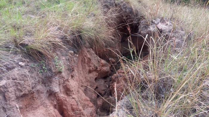 Ku musozi wa Nyamukecuru hasigaye hamanuka amazi menshi n'ibitaka