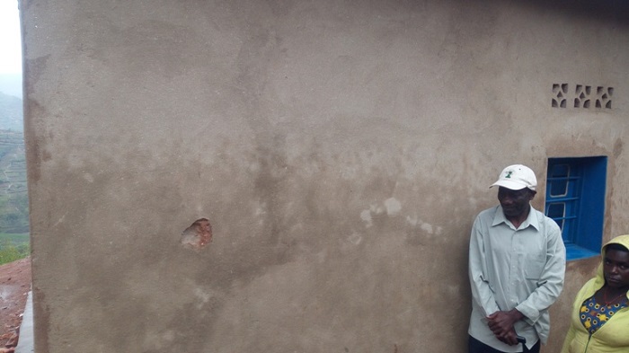 Amasarabwayi ataritswa n'intambi agenda asiga ibisare ku nzu z'abaturage