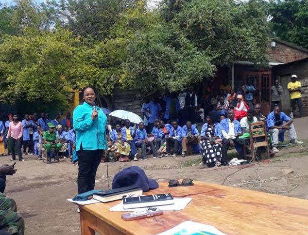 Abasenateri basuye abatuye mu birwa