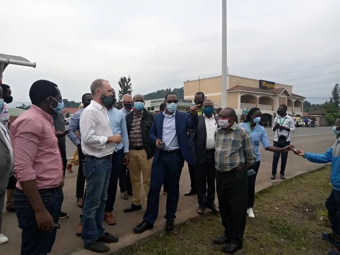 Bamwe mu bari mu nama yafatiwemo icyemezo cyo guhanga ikiyaga mu mujyi wa Musanze