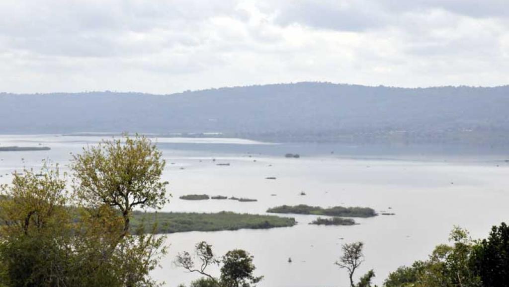 Uyu mugabo yarohamye mu kiyaga cya Rweru