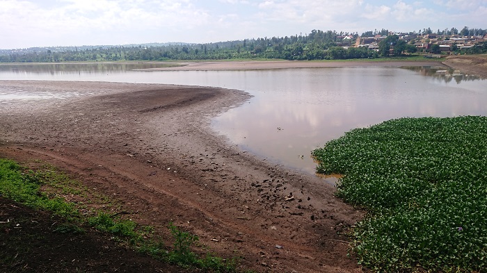 Ikiyaga nta mazi arimo kubera ko umuyoboro uyazana amazi atawinjiramo