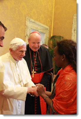 Immaculee Ilibagiza ngo byaramushimishije cyane kwakirwa na Papa.