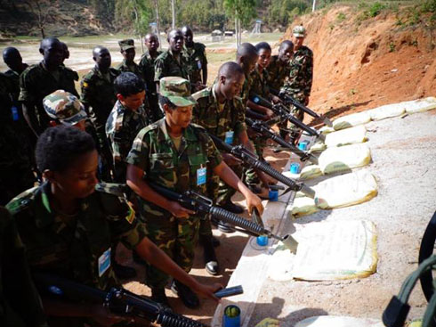 Biga uko bakoresha ibikoresho byifashishwa mu gisirikare.