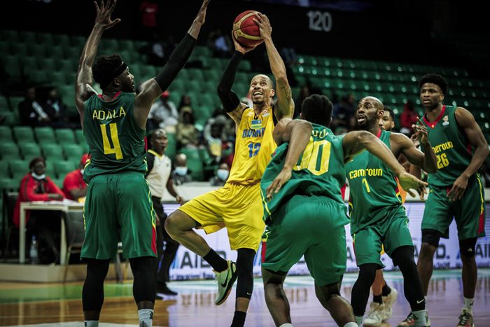 Kenny Gasana yakiniye ikipe y'igihugu y'u Rwanda ya Basketball mu marushanwa menshi atandukanye