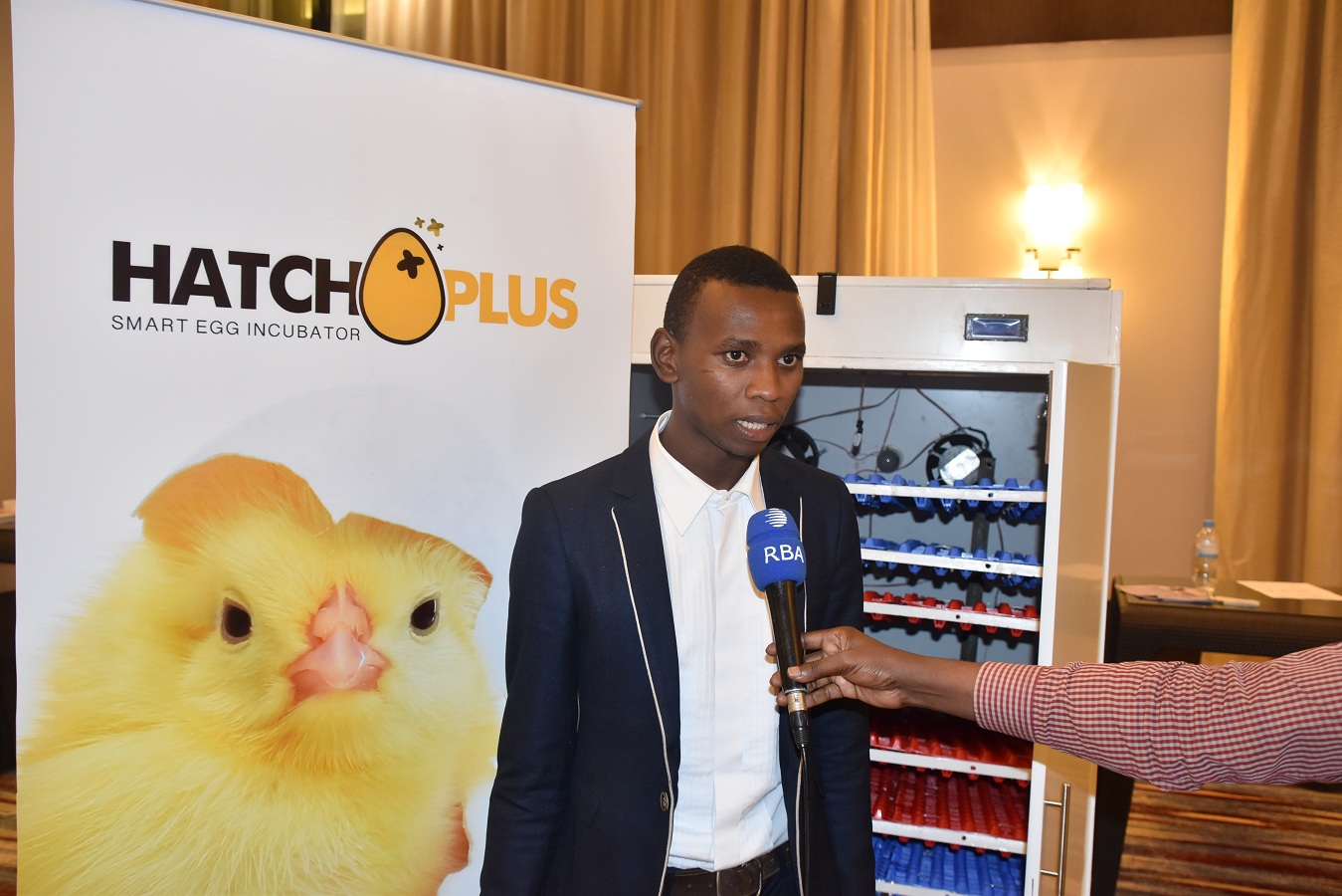 Imani Bora ukora imashini zirarira zikanaturaga amagi