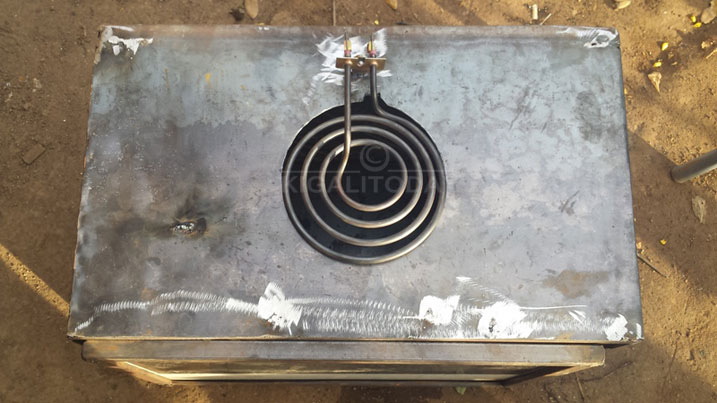 Imashini yumutsa amasahani ikorwa na Mugisha Emmanuel w'i Nyagatare, yumutsa amasahani menshi icyarimwe