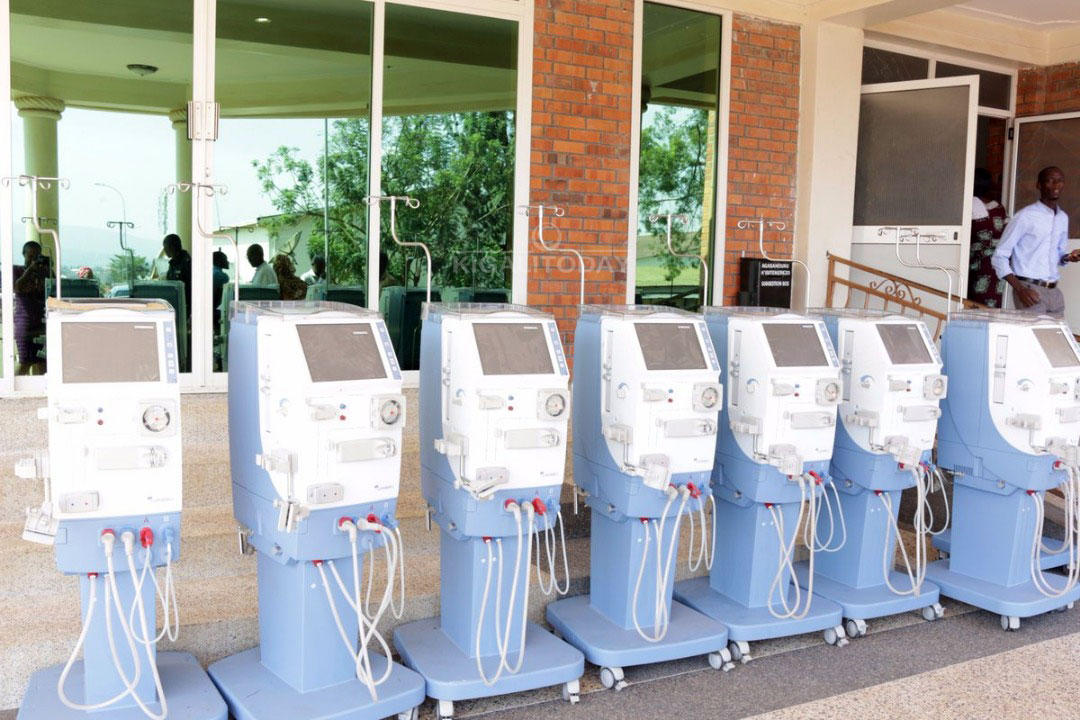 Zimwe mu mashini ziyungurura amaraso zahawe ibitaro bya Gisirikare bya Kanombe 