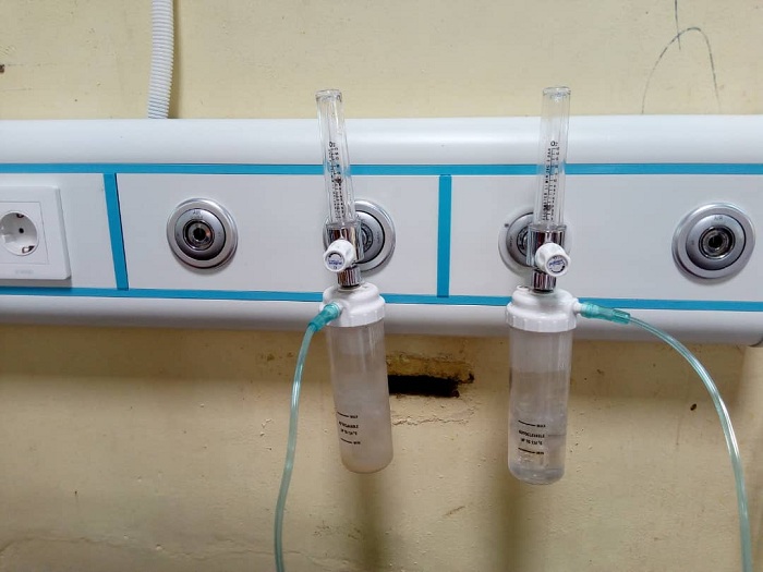 Aha niho bacomeka umuyoboro ushyirwa ku mazuru y'umurwayi ukeneye uwo mwuka