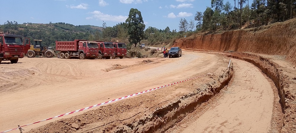 Imashini n'imodoka zikuramo itaka ziri gukora