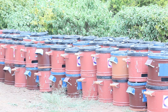 Abaturage bakomeje guhabwa imbabura zirondereza ibicanwa