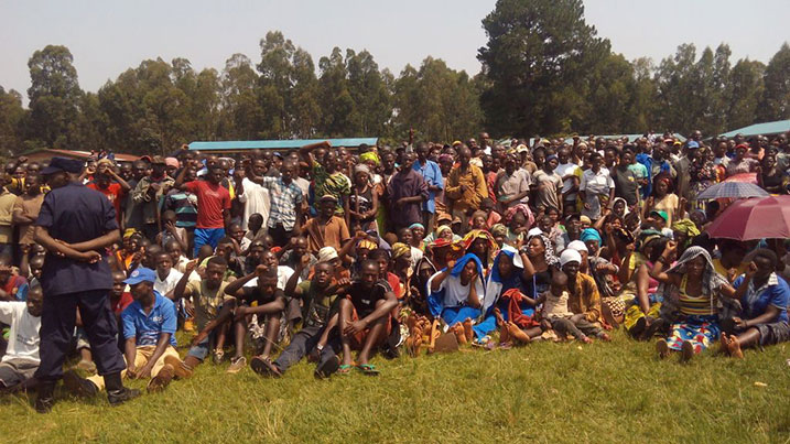 Abaturage bishimiye gufatanya umuganda na Minisitiri w
