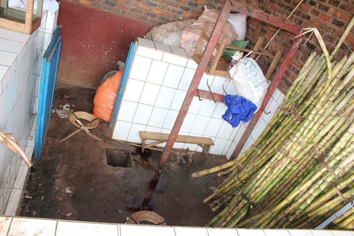 Imbere muri iyi nzu icururizwamo inyama ni uku hasa.