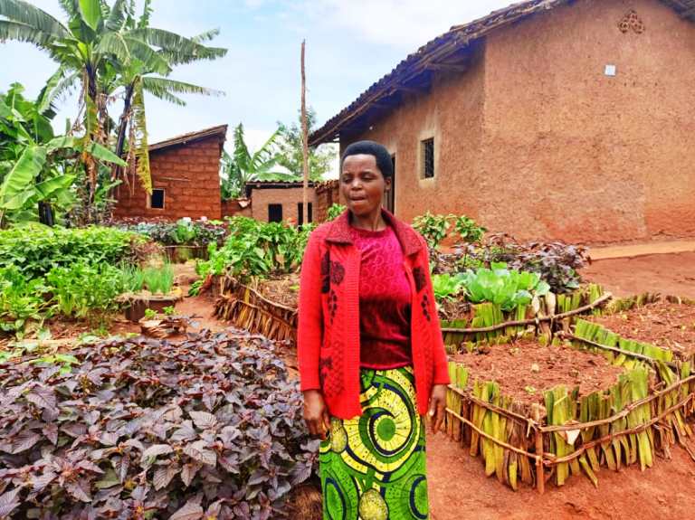 Imbuga ya Mukeshimana iteyeho imboga yifashisha mu gutegura indyo yuzuye akanasagurira isoko