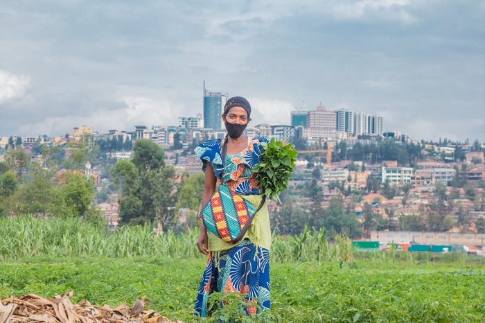 Ahinga imboga agahaza umuryango akanagurisha zikamwinjiriza